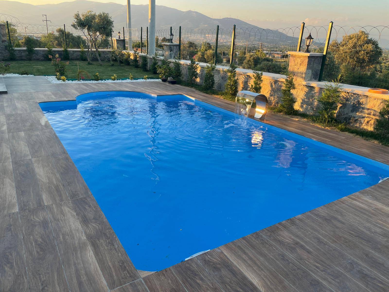 İzmir/Kemalpaşa Polyester Prefabrik Fiberglass Yüzme Havuzu Çalışmamız 